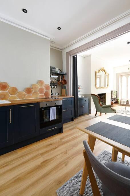Stunning 2 Bedroom Flat 8Min Walk From The Beach Hove Buitenkant foto